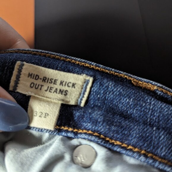 Madewell Mid Rise Kick Out Jeans Size 32 Petite Medium Wash Flare - Picture 3 of 5